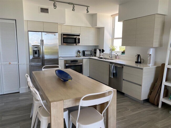 Building Photo - 4250 Biscayne Blvd