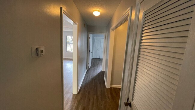 Building Photo - Apartment For Rent