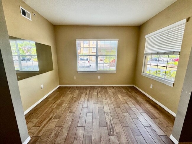 Building Photo - 3 bedroom 2 bathroom Condo in the Gardens at Beachwalk