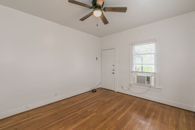 Building Photo - GREAT MONTICELLO 1 Bedroom, 1 Bathroom!!!