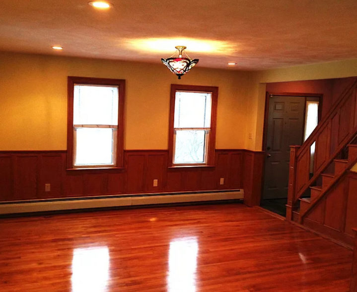 Primary Photo - 136 Chestnut St