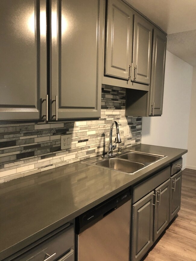 Building Photo - 7500 Mason Ave