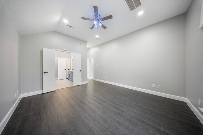 Building Photo - 8311 Sierra Hill Ct