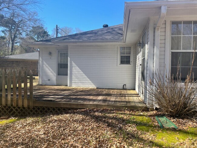 Building Photo - 5 Stonewall Ct