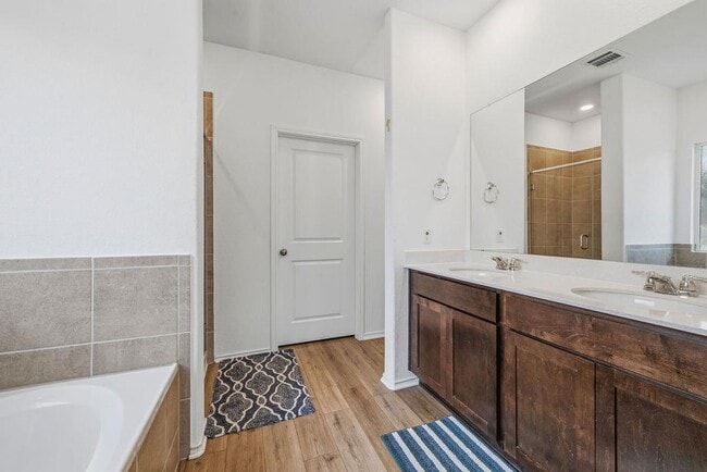 Building Photo - 1733 Catahoula Dr