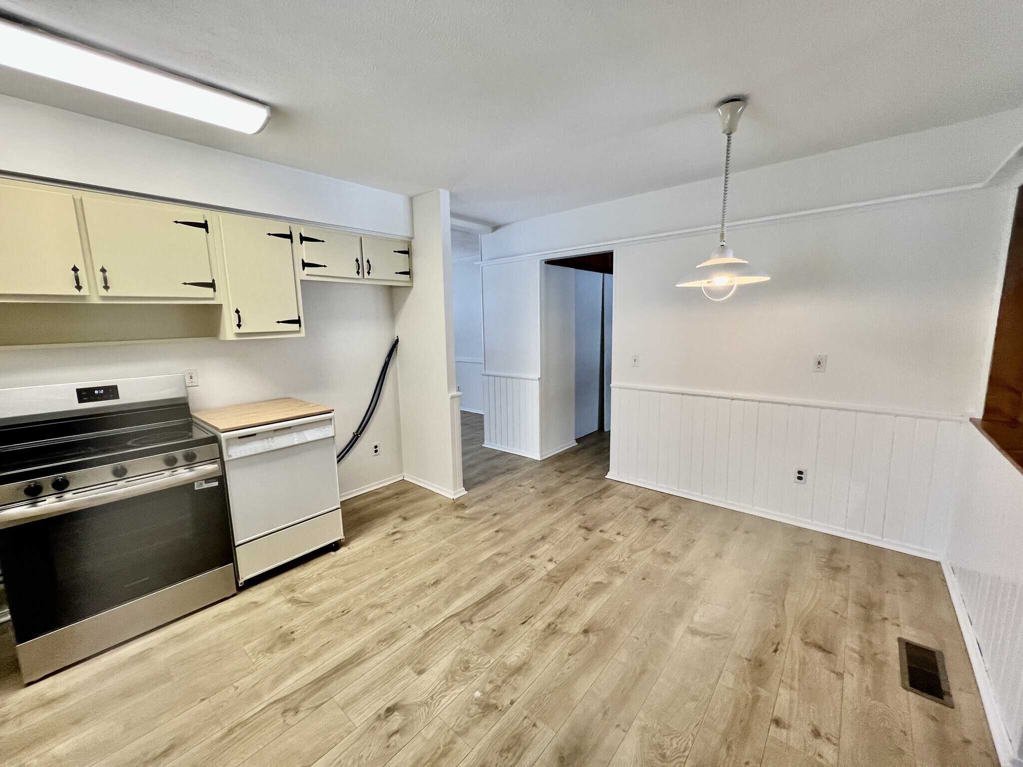 Eat In Kitchen - 1201 Hollyview Dr