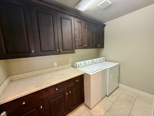 Building Photo - 2034 E 4500 S