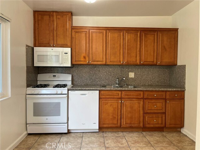 Building Photo - 701 Adlena Dr