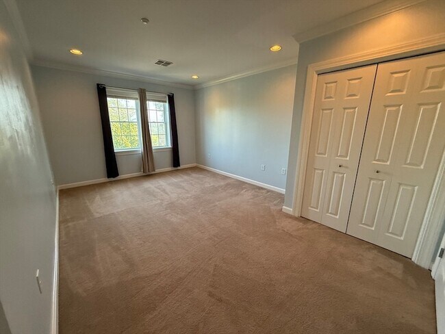 Building Photo - 6 Woodman Way