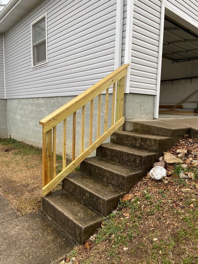 Building Photo - Single Family Home in Branson