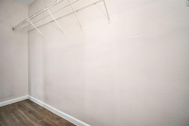 Building Photo - 21826 Hemlock Park Dr