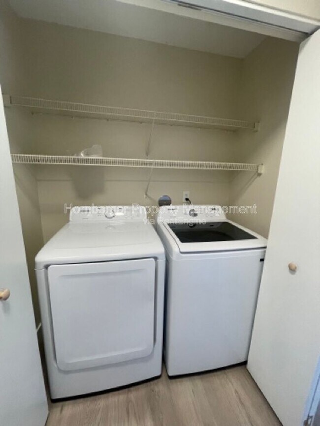 Building Photo - 1924 N Crestline St