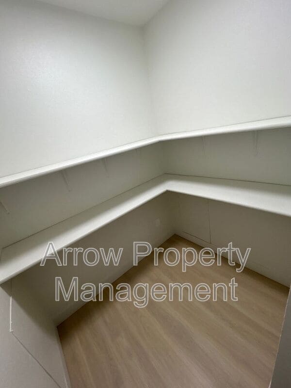 Building Photo - 215 E Arbor Ave