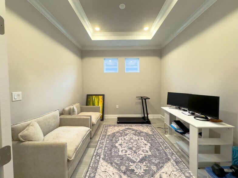 Building Photo - 16126 San Donato Pl