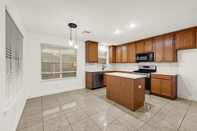 Building Photo - 15911 Breanna Ln