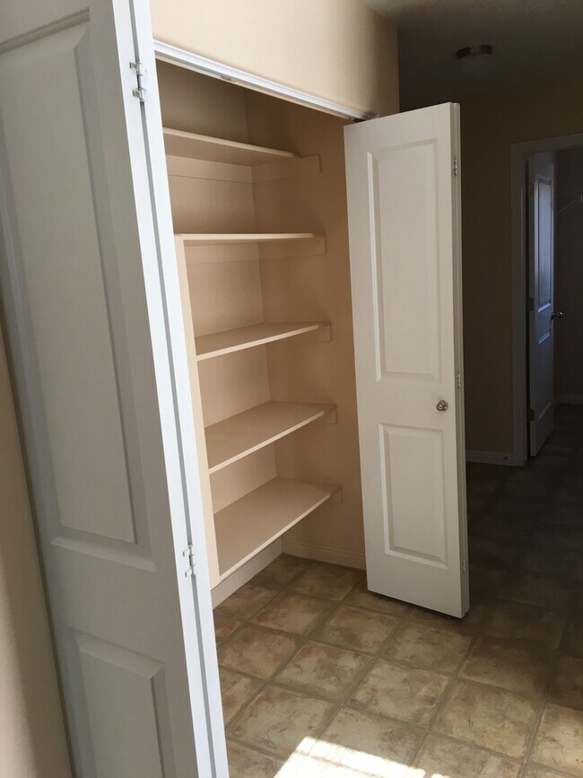 Building Photo - Nice Home in Quiet Community