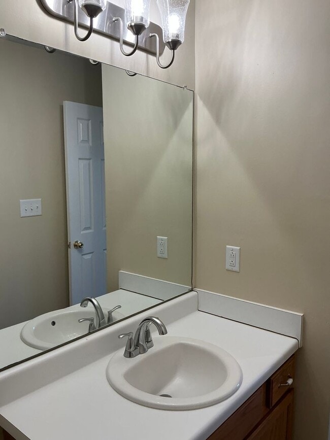 Building Photo - 1006 Bobcat Dr