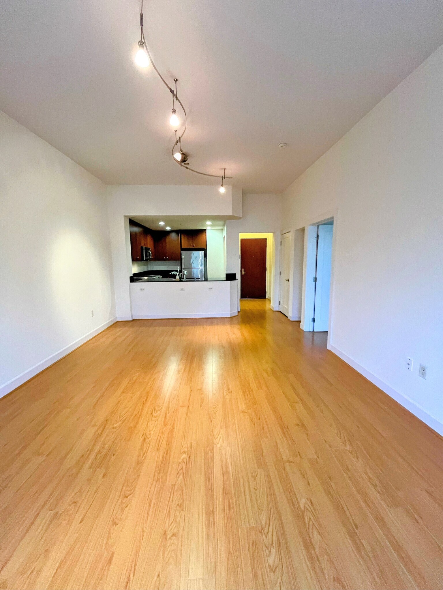 Building Photo - 585 9th St