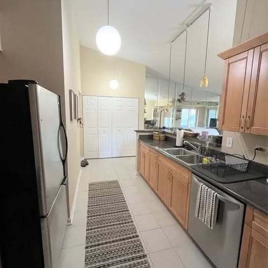 Building Photo - 728 N Gary Ave