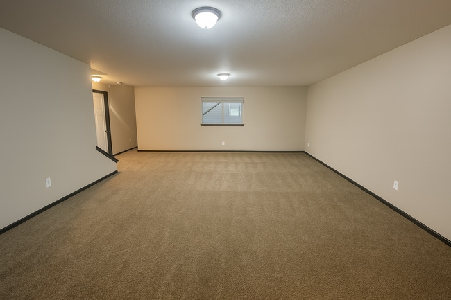 Building Photo - 2102/06 E Village Estates Dr