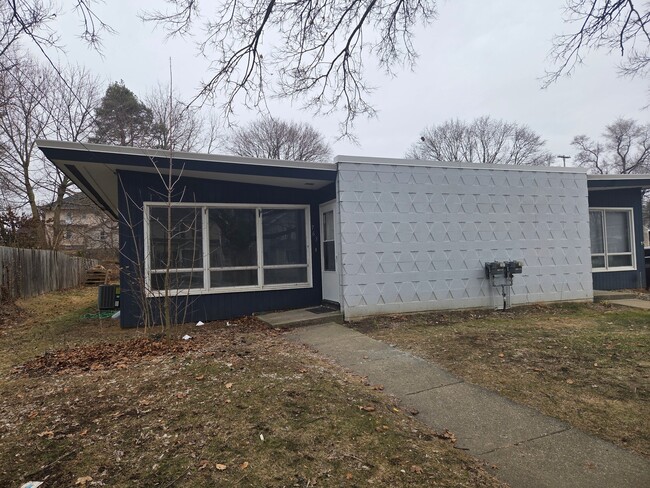 Building Photo - 763 Douglas St