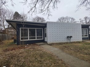 Building Photo - 763 Douglas St