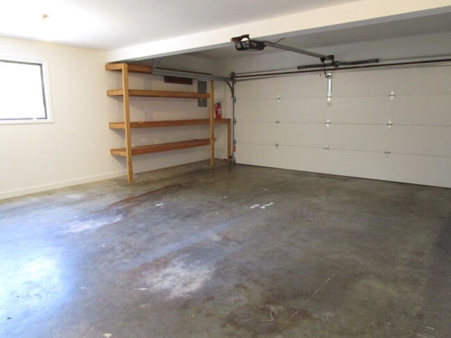 Building Photo - 1009 Chippewa Dr