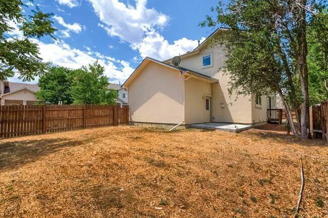 Building Photo - 4-Bed Arvada Home w/ Bedroom & Full Bathro...
