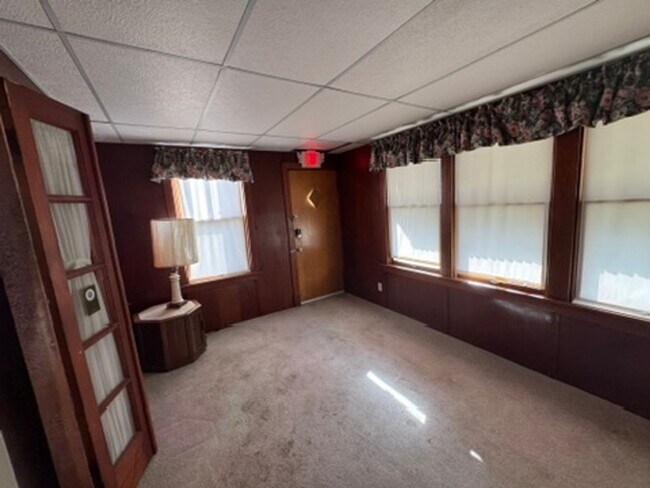 Building Photo - 5839 Hampton Ave