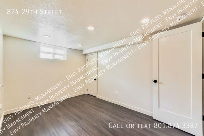 Building Photo - 824 29th St