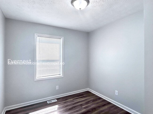 Building Photo - 2083 Phillips Rd