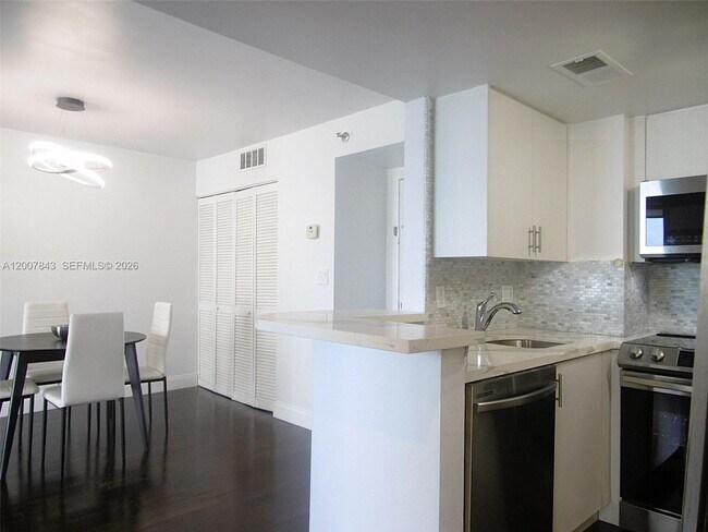 Building Photo - 770 Claughton Island Dr