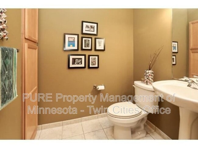 Building Photo - 2565 Franklin Ave