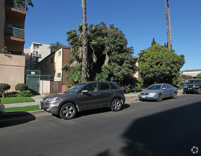 Primary Photo - 1211-1215 N June St