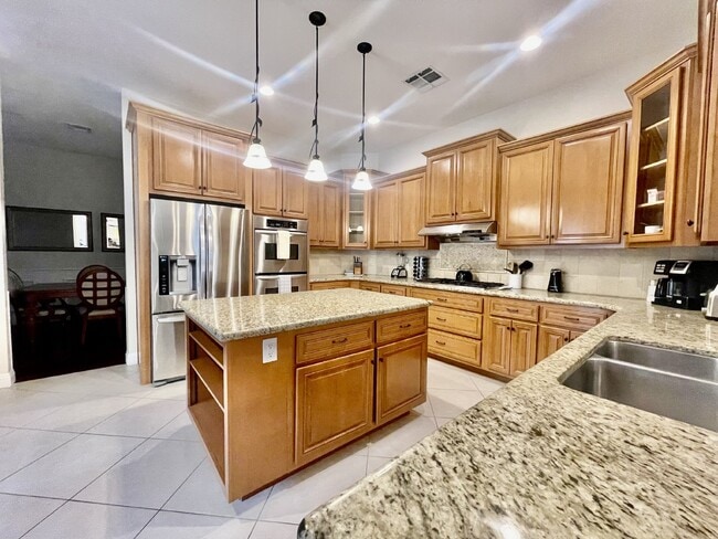 Building Photo - Luxurious 5-Bed, 4-Bath Fully Furnished Home in Henderson-