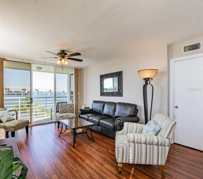 Building Photo - 6081 Bahia Del Mar Cir N