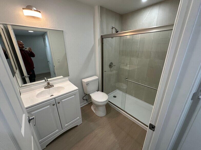 Building Photo - 5515 Canoga Ave