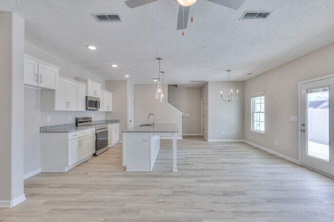 Building Photo - 22 Hardwood Rd