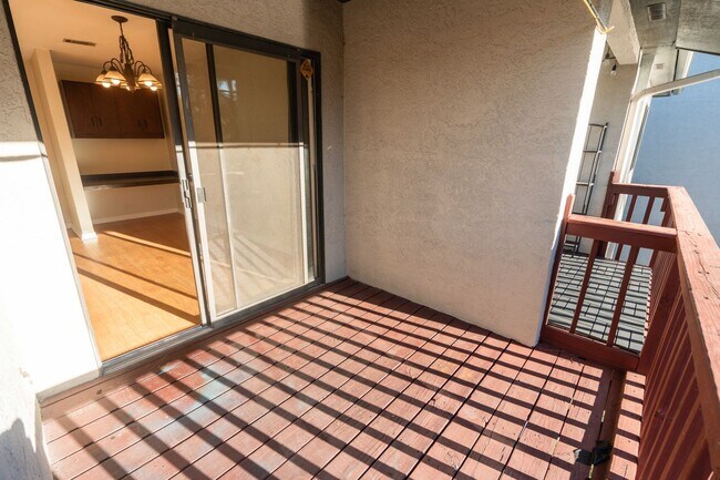 Building Photo - 2/2.5 Gated Community near FSU with Water ...