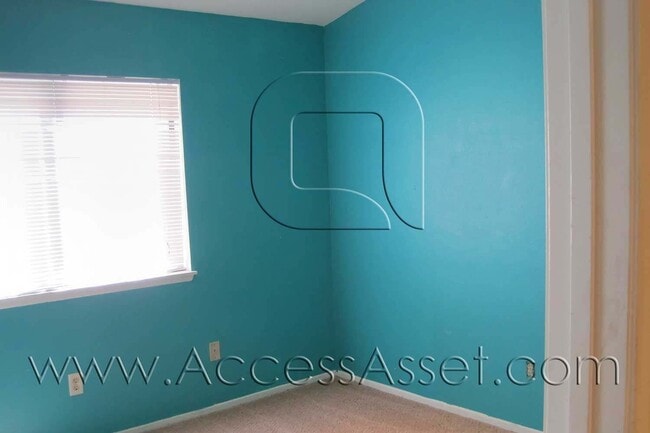 Building Photo - Charming 3 Bed/2 Bath Home In Desirable Ch...