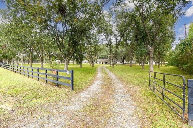 Building Photo - 34122 Pecan Hill Dr