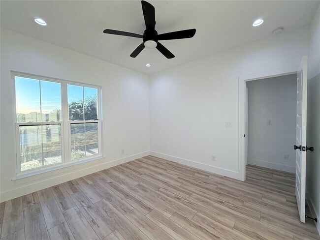 Building Photo - 21000 Nantucket Cove