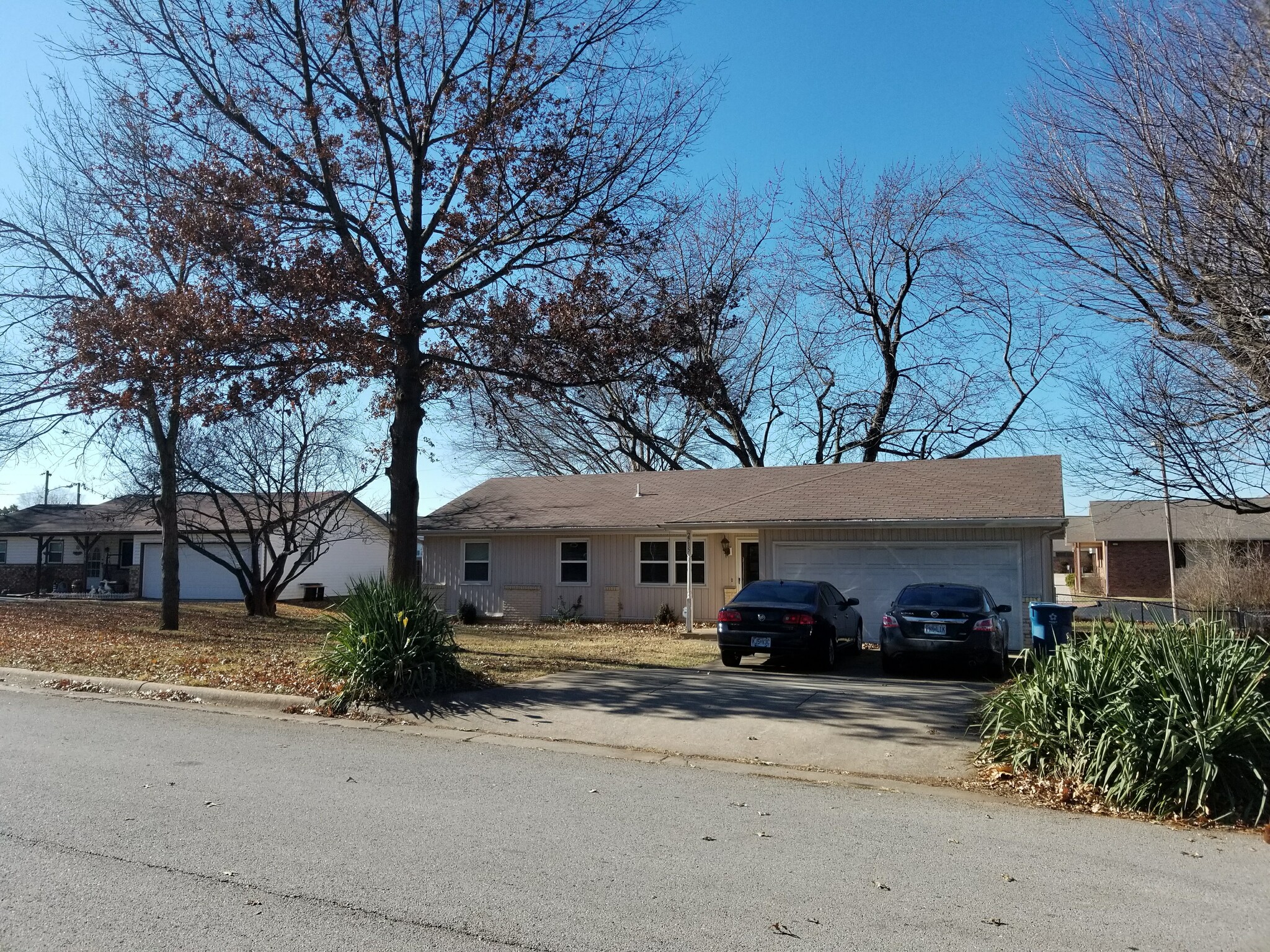 Building Photo - 2715 S Franklin Ave