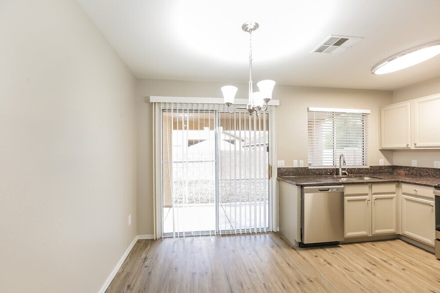 Building Photo - 7238 S 40th Ln