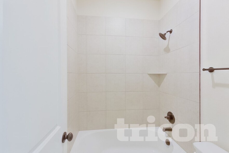 Building Photo - 208 Melody Wy