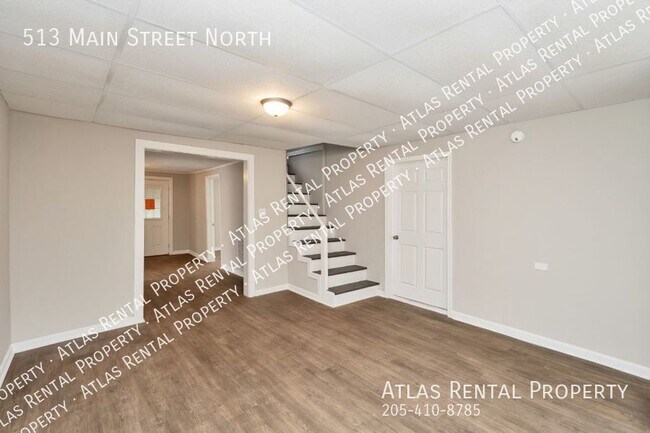 Building Photo - 513 Main St N