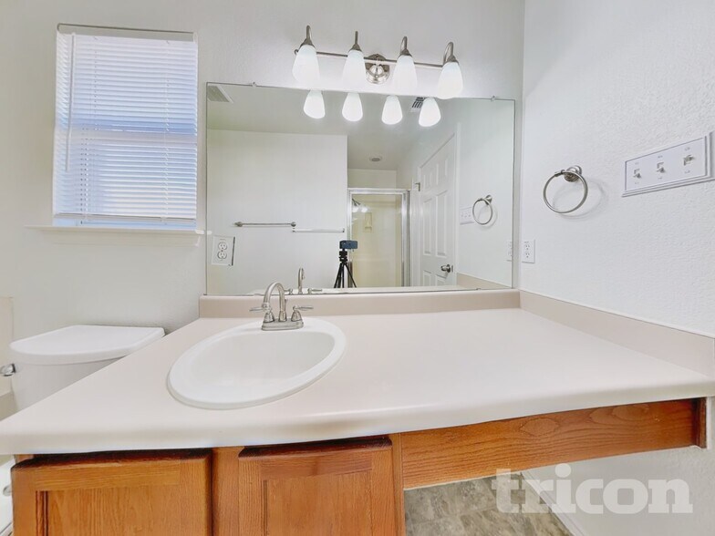 Building Photo - 228 Fall Creek Dr