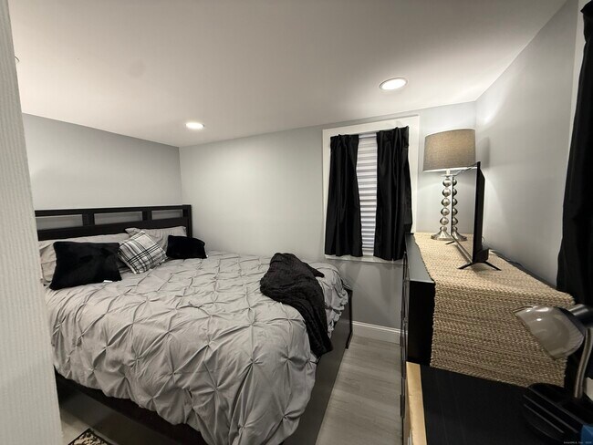 Building Photo - 465 James Farm Rd