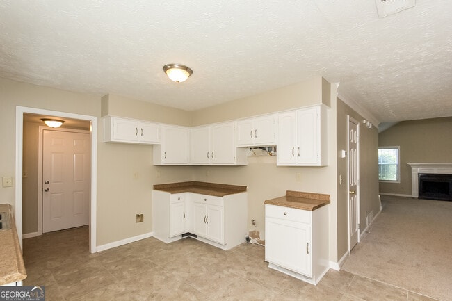 Building Photo - 5883 Old Wellborn Trce