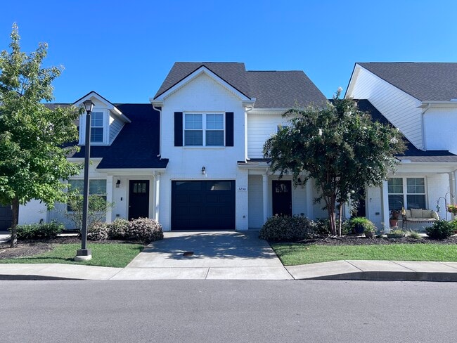 Primary Photo - 3250 Clemons Cir